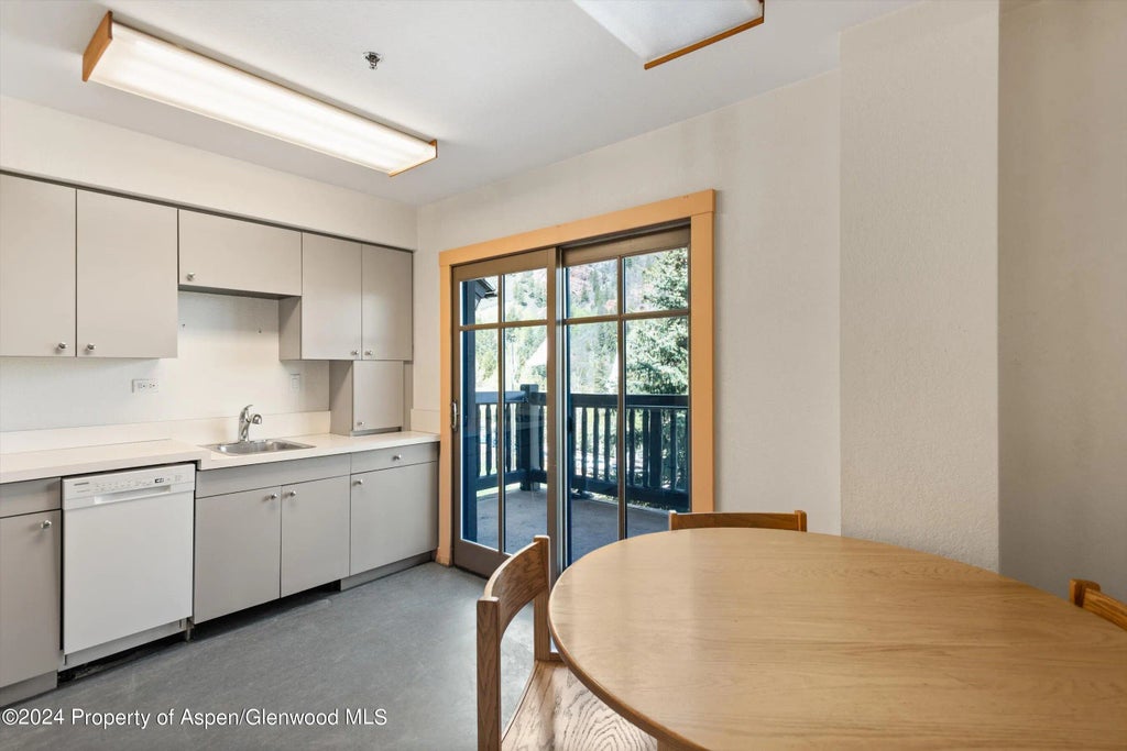 2 of 13 - 115 Boomerang Road 5303, Aspen, CO