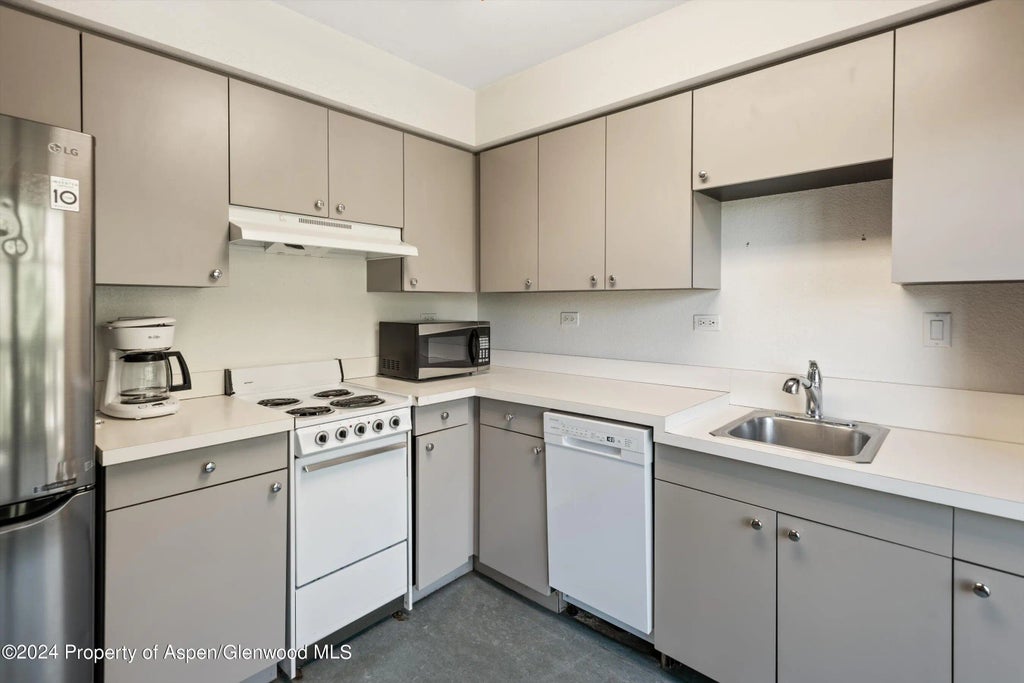 3 of 13 - 115 Boomerang Road 5303, Aspen, CO