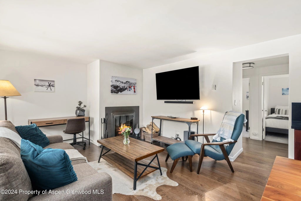 1 of 11 - 940 Waters Avenue 302, Aspen, CO