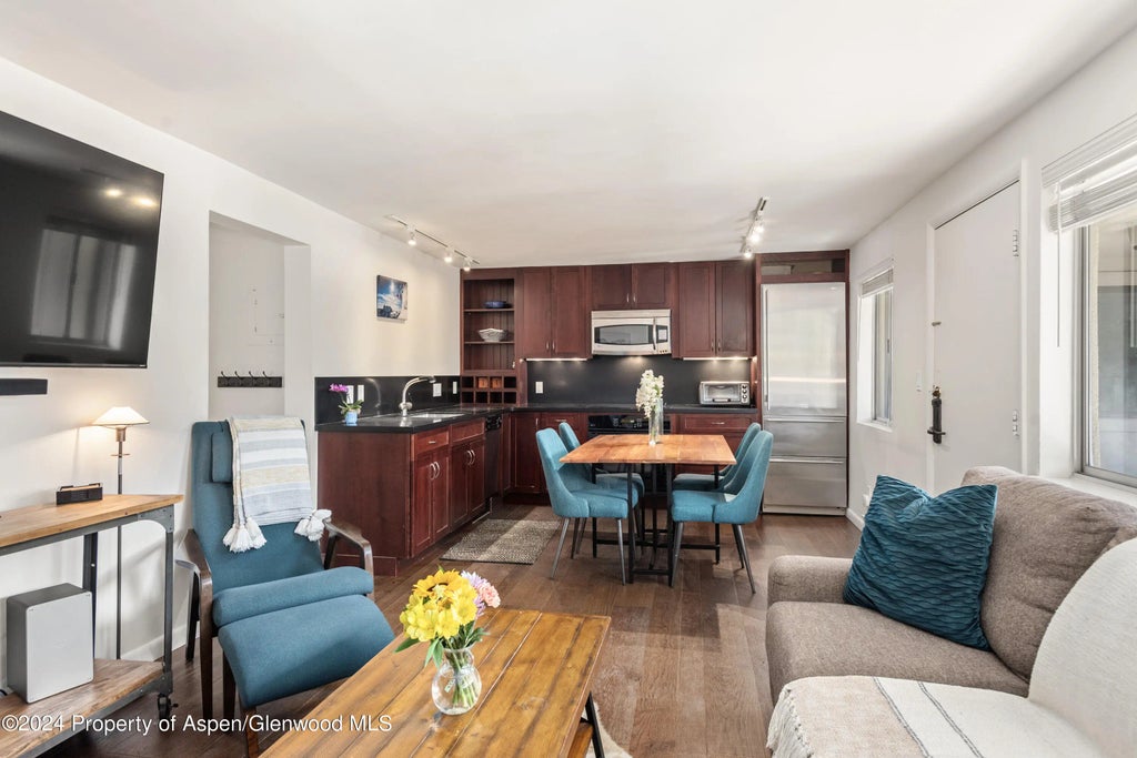 3 of 11 - 940 Waters Avenue 302, Aspen, CO
