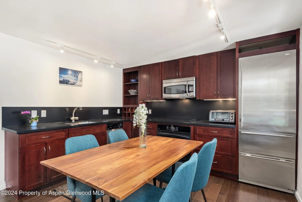 4 of 11 - 940 Waters Avenue 302, Aspen, CO