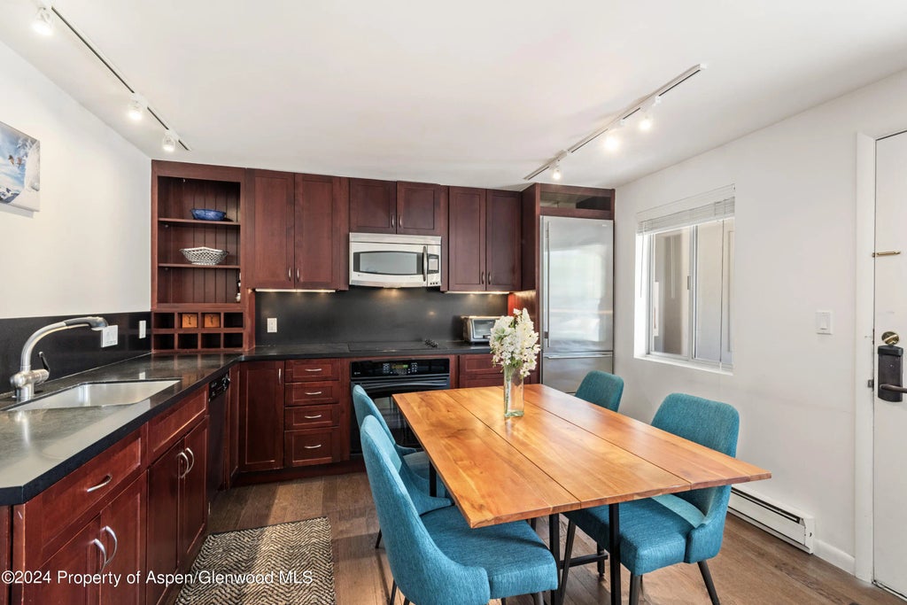 5 of 11 - 940 Waters Avenue 302, Aspen, CO