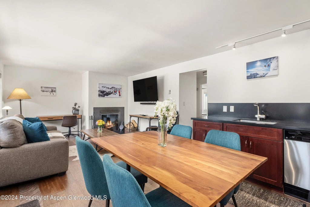6 of 11 - 940 Waters Avenue 302, Aspen, CO