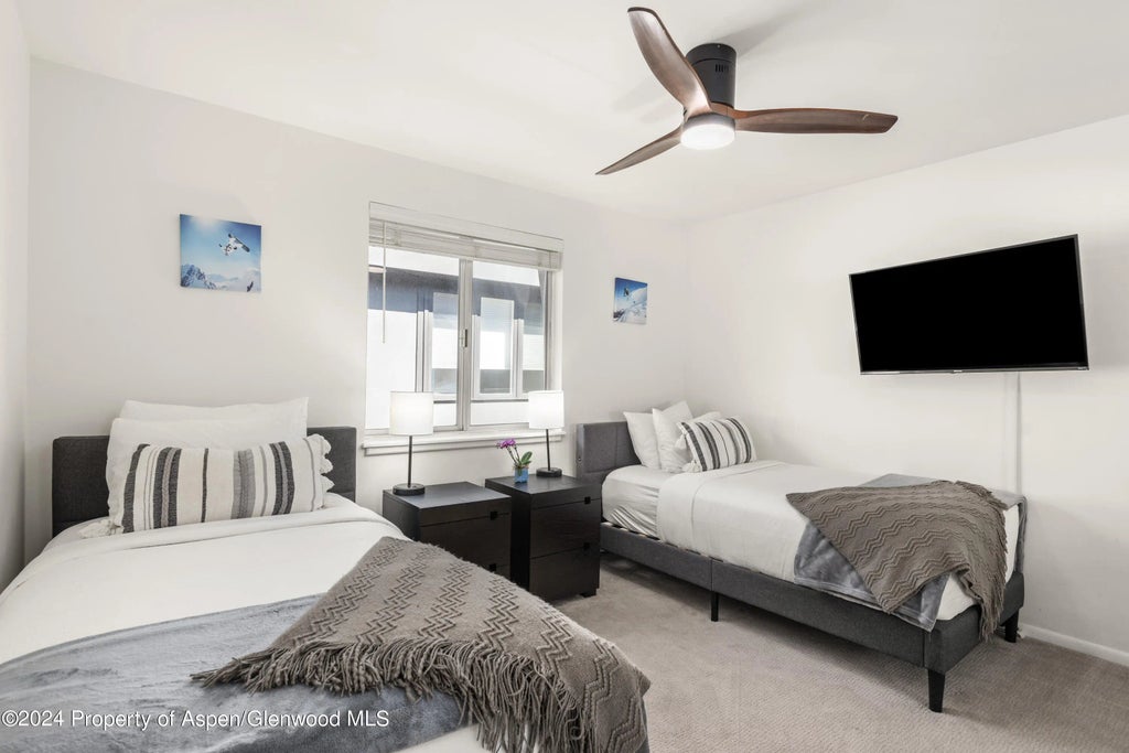9 of 11 - 940 Waters Avenue 302, Aspen, CO