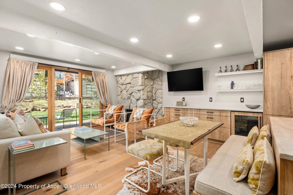 1 of 13 - 131 E Durant Avenue 208, Aspen, CO