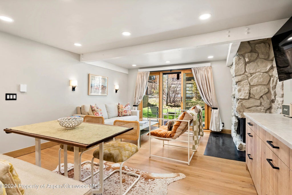 4 of 13 - 131 E Durant Avenue 208, Aspen, CO