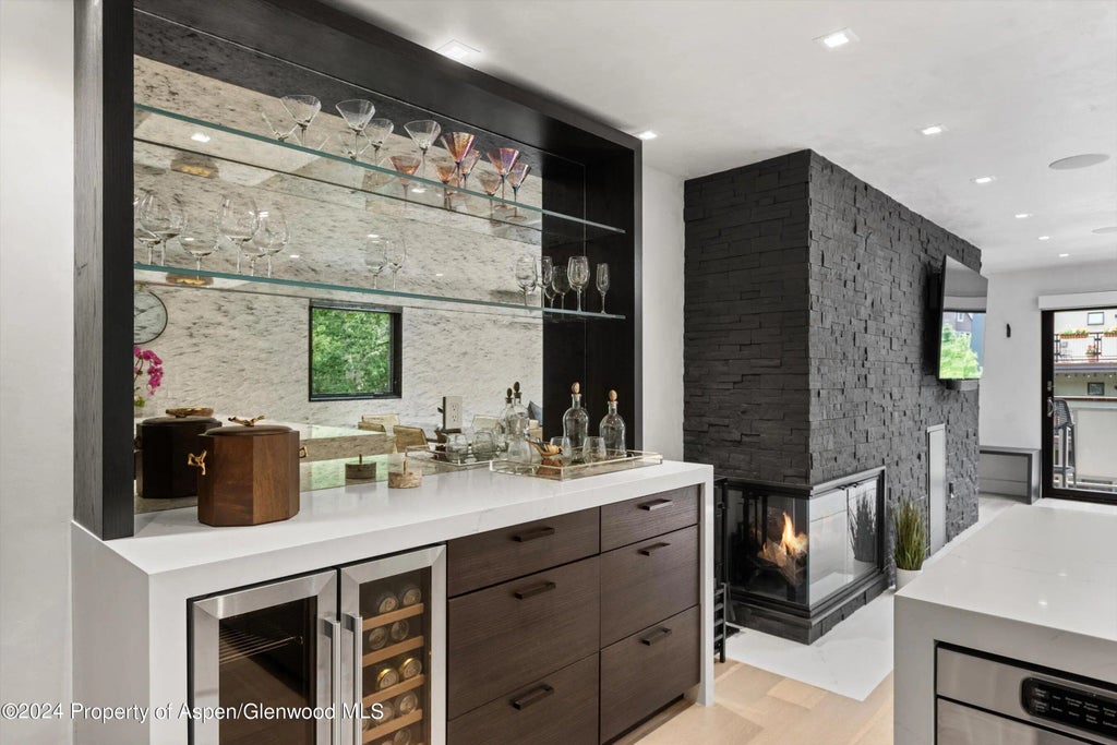 11 of 27 - 100 E Dean Street 3a, Aspen, CO