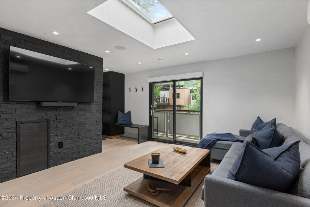 4 of 27 - 100 E Dean Street 3a, Aspen, CO