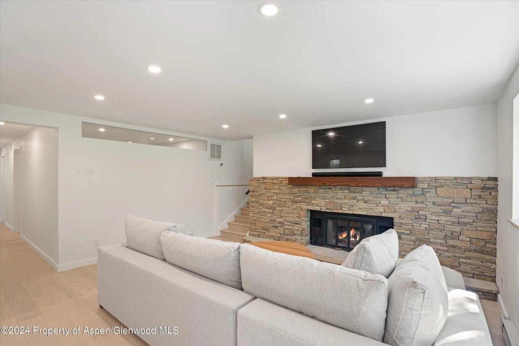 23 of 38 - 1220 Alta Vista Drive, Aspen, CO