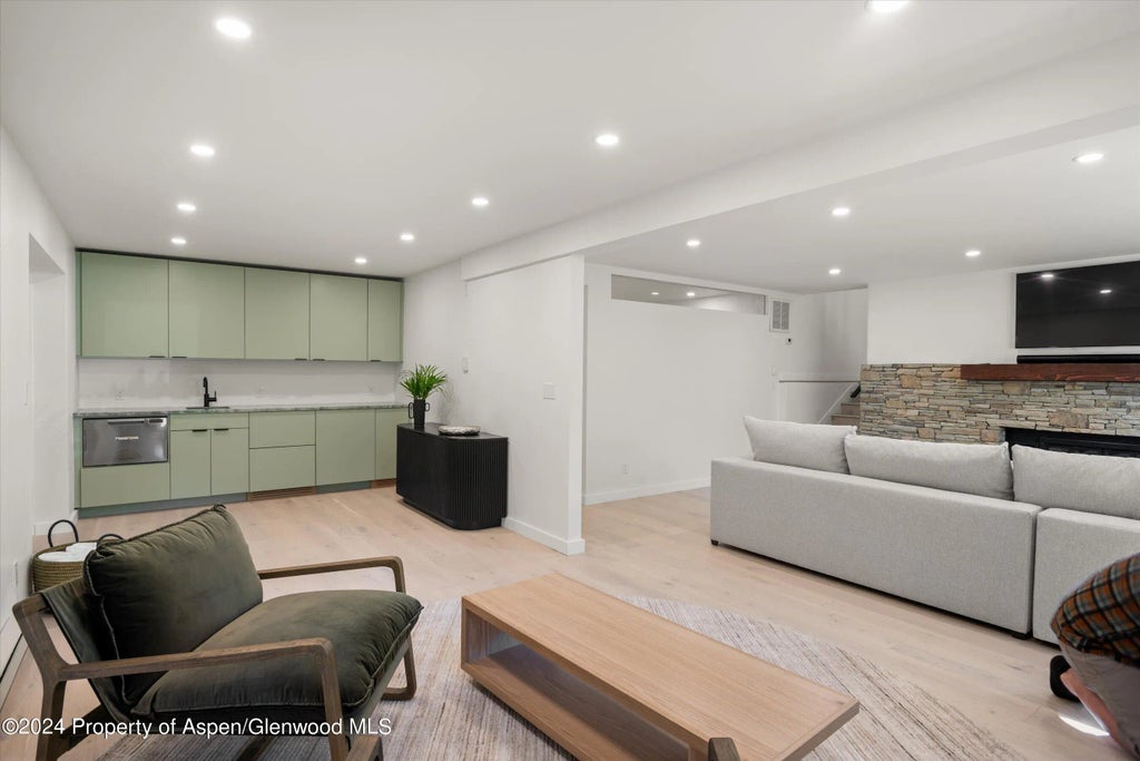 25 of 38 - 1220 Alta Vista Drive, Aspen, CO