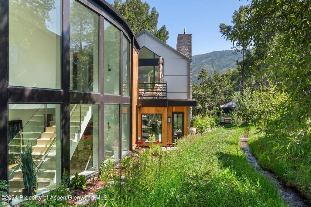 15 of 86 - 813 W Smuggler Street, Aspen, CO