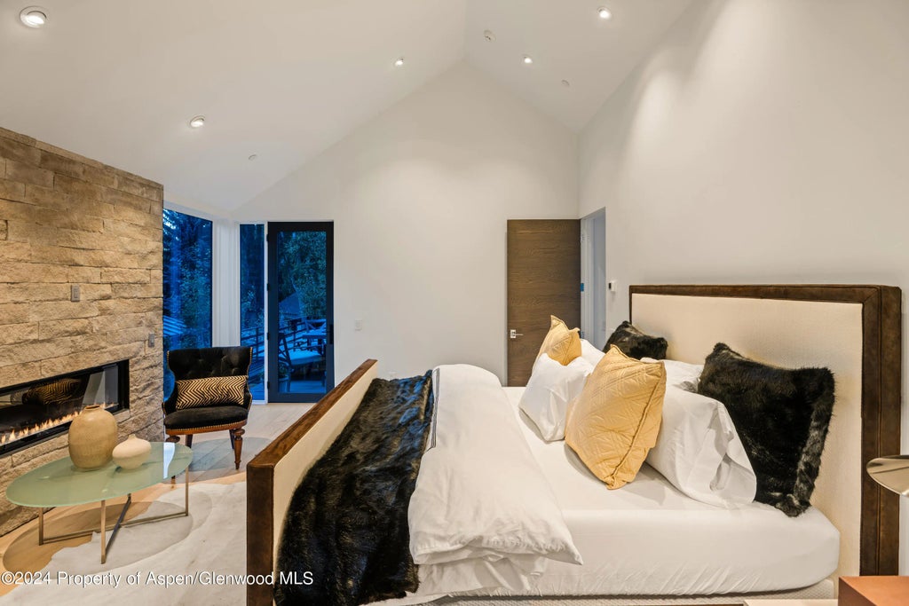 44 of 86 - 813 W Smuggler Street, Aspen, CO