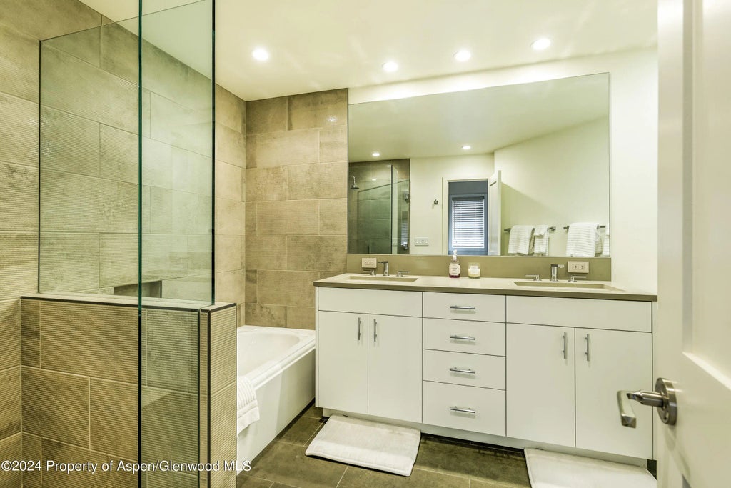 13 of 17 - 1006 E Hyman Avenue B, Aspen, CO