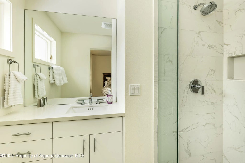 15 of 17 - 1006 E Hyman Avenue B, Aspen, CO