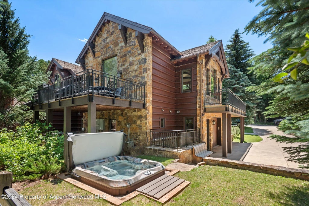 2 of 39 - 1432 Sierra Vista Drive, Aspen, CO