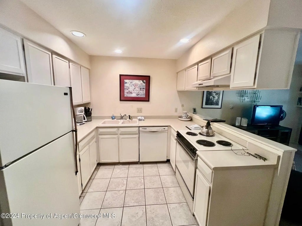 3 of 16 - 210 E Cooper Avenue 2d, Aspen, CO