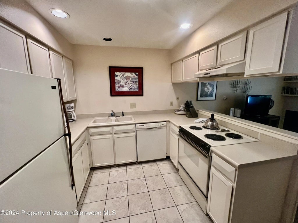 4 of 16 - 210 E Cooper Avenue 2d, Aspen, CO