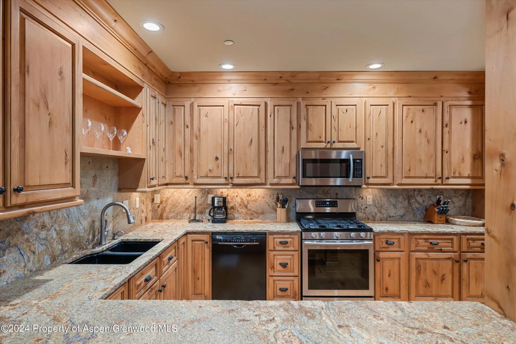 8 of 26 - 35 Pitkin Mesa Drive, Aspen, CO