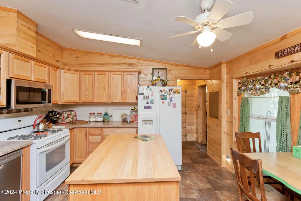 9 of 25 - 2508 County Road 39, Craig, CO