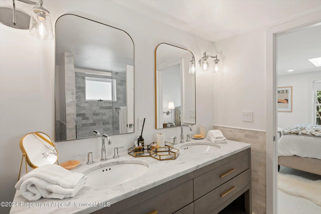 18 of 27 - 950 E Durant Avenue 6, Aspen, CO