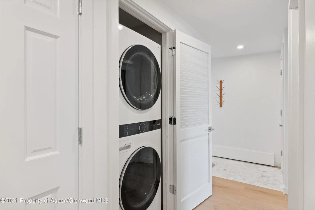 25 of 27 - 950 E Durant Avenue 6, Aspen, CO