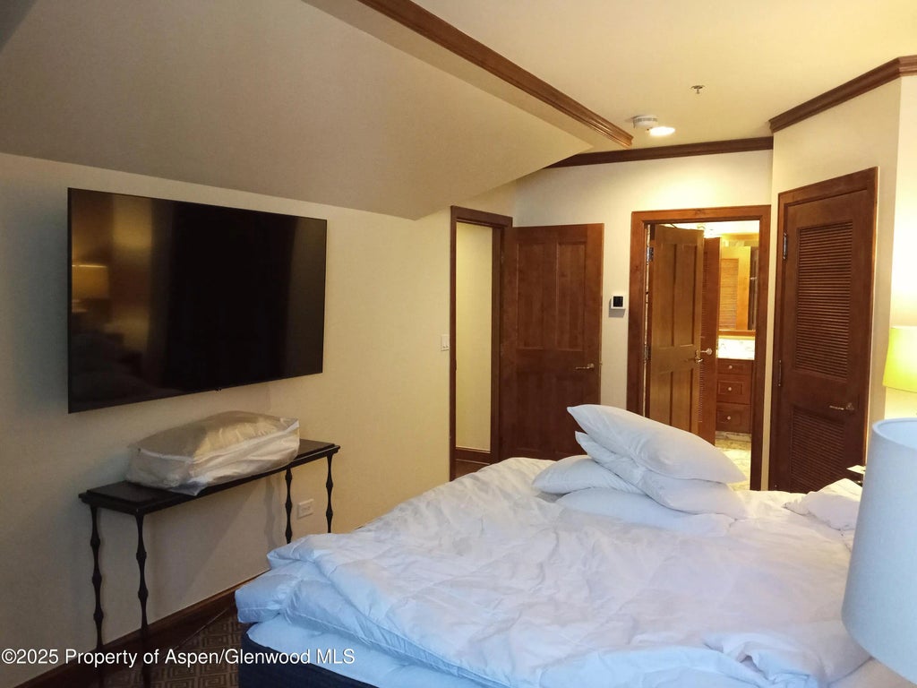 33 of 38 - 0075 Prospector Road Unit 8404 Winter Interest #5, Aspen, CO