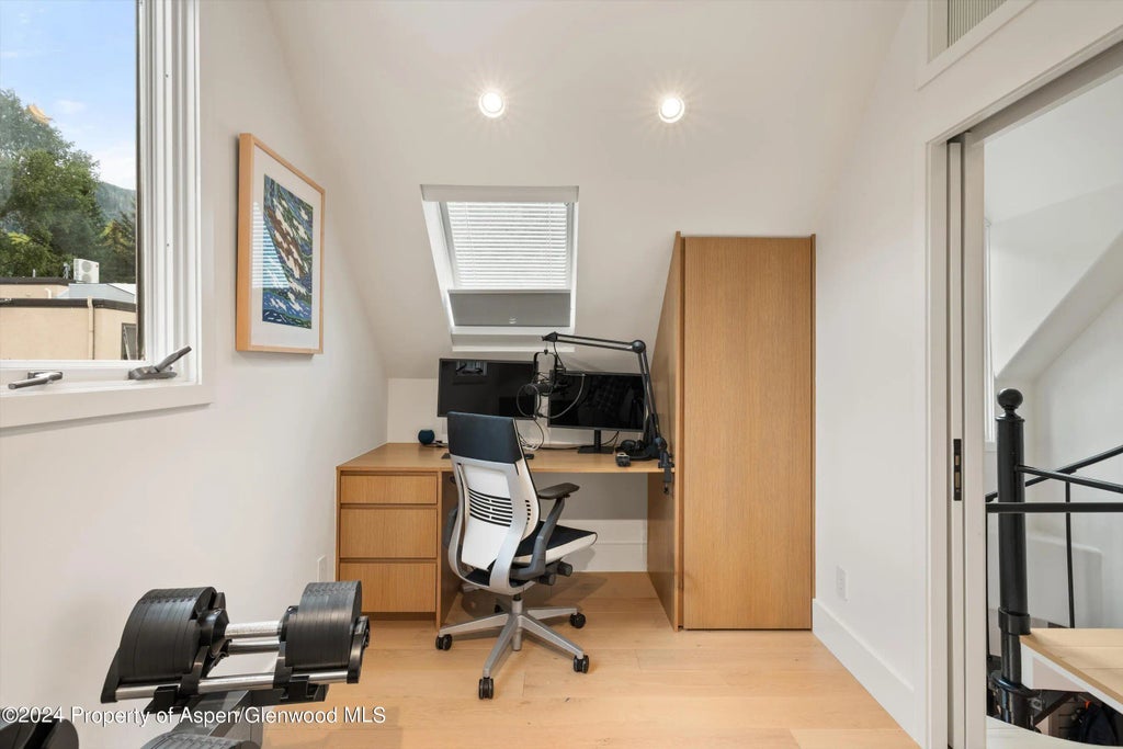 15 of 21 - 331 W Main Street Unit B, Aspen, CO