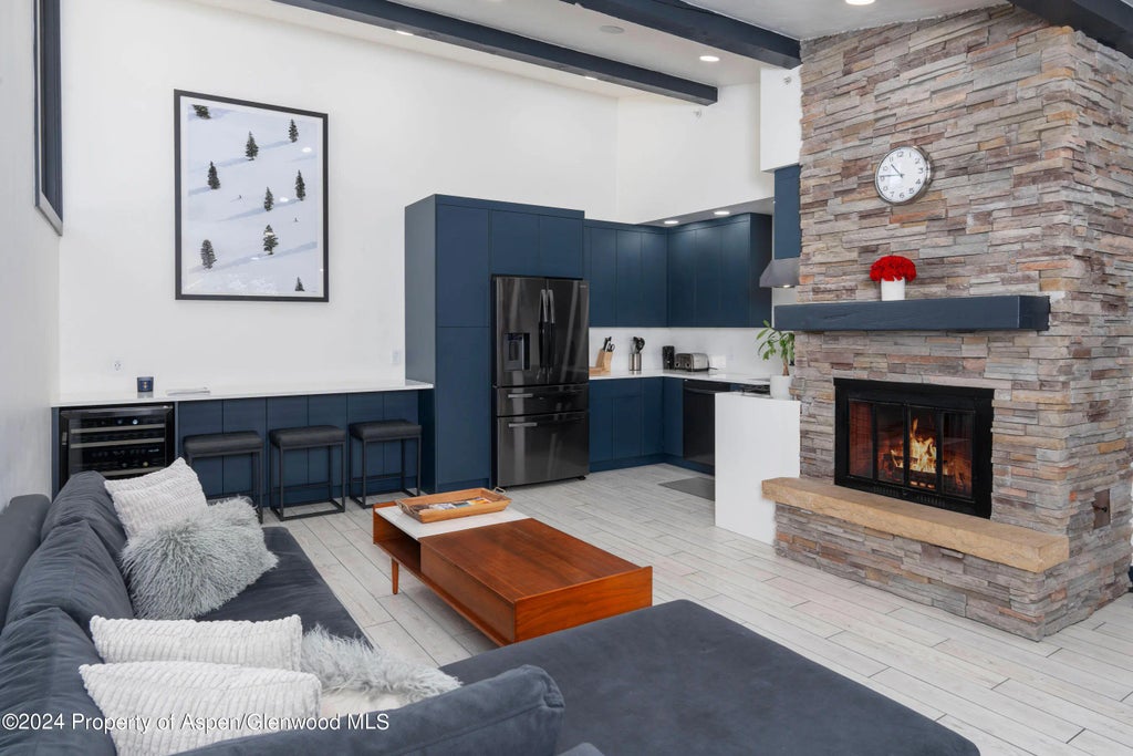 1 of 16 - 600 Carriage Way L17, Snowmass Village, CO
