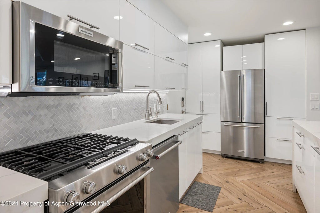 9 of 13 - 819 E Hyman Avenue 3, Aspen, CO