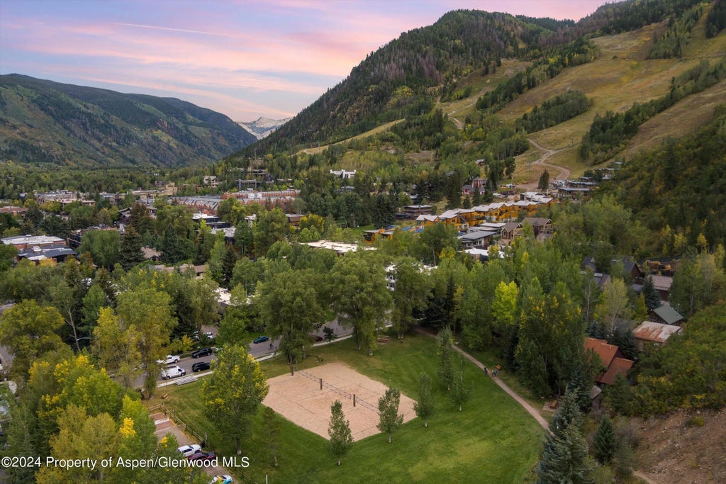 4 of 18 - 124 E Durant Avenue Unit 10, Aspen, CO