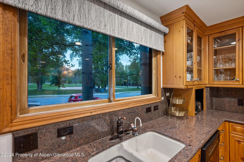 7 of 18 - 124 E Durant Avenue Unit 10, Aspen, CO