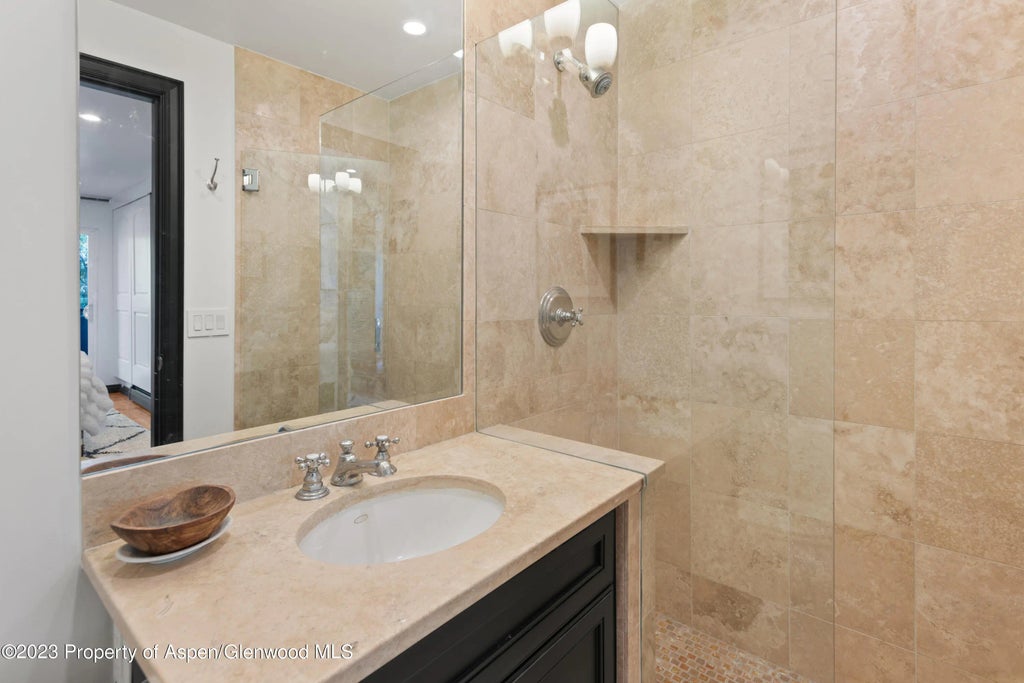 8 of 11 - 100 E Dean Street Unit 2b, Aspen, CO