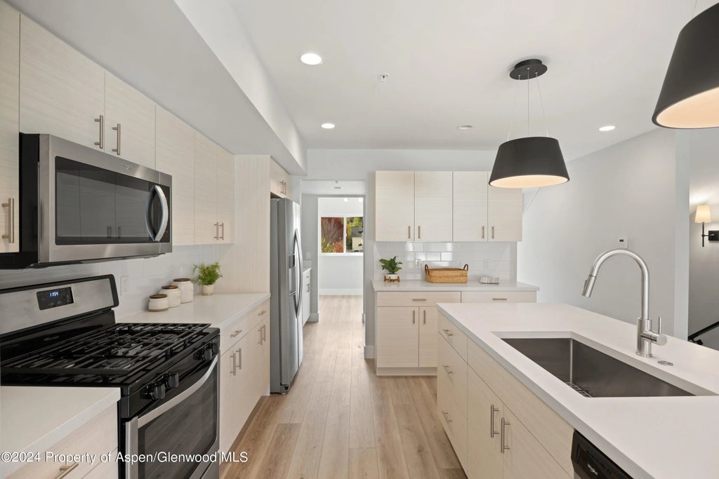 2 of 27 - 1721 Ripple Lane, Glenwood Springs, CO
