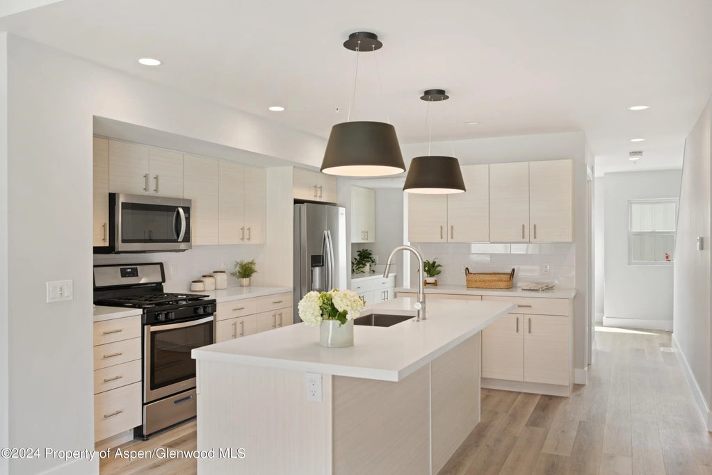 3 of 27 - 1721 Ripple Lane, Glenwood Springs, CO