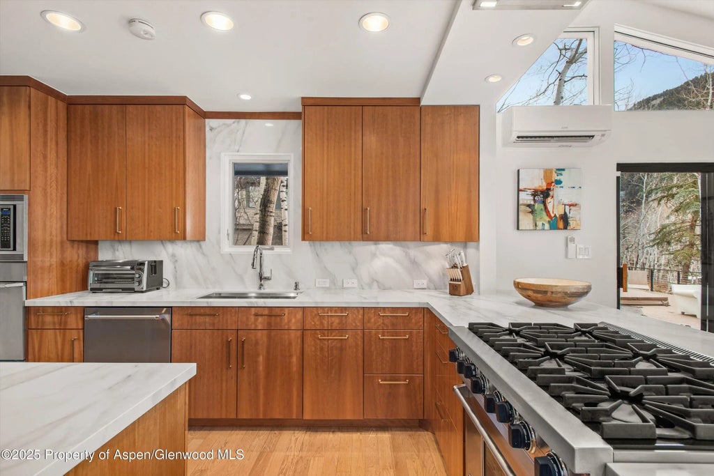 19 of 46 - 262 Eastwood Drive, Aspen, CO