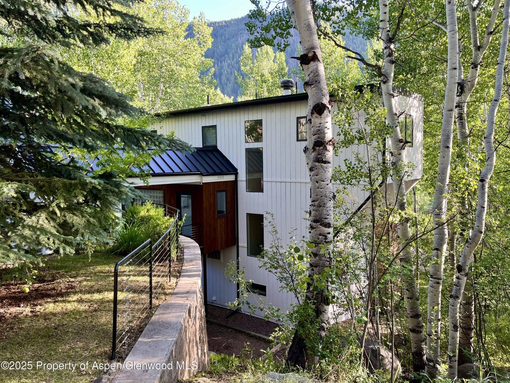 2 of 39 - 262 Eastwood Drive, Aspen, CO