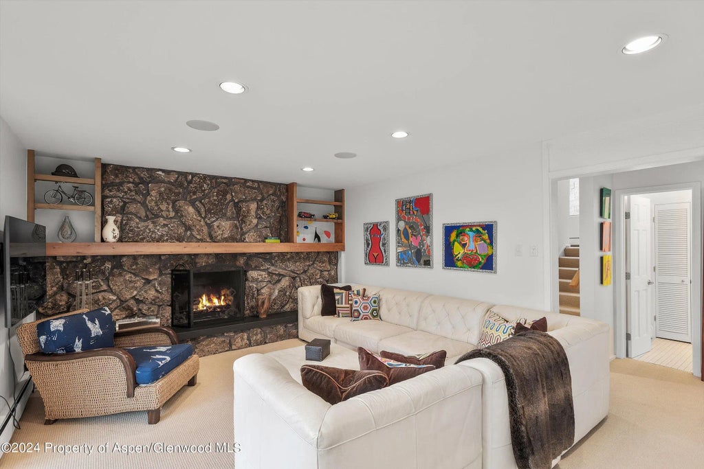 24 of 39 - 262 Eastwood Drive, Aspen, CO