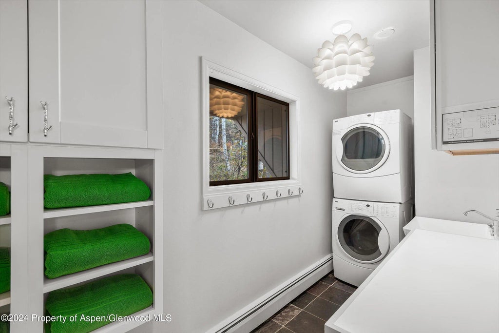 28 of 39 - 262 Eastwood Drive, Aspen, CO