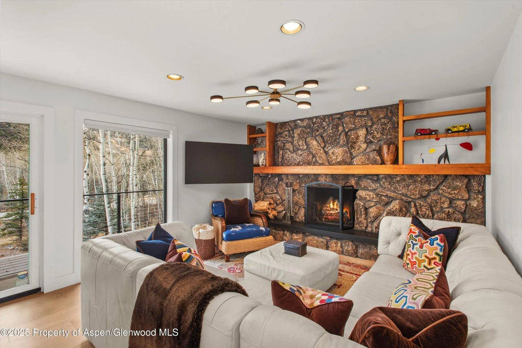 29 of 46 - 262 Eastwood Drive, Aspen, CO