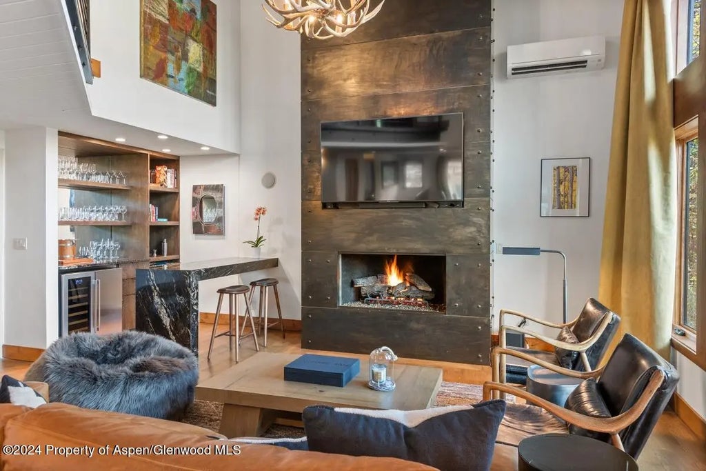 7 of 26 - 809 S Aspen Street #1, Aspen, CO