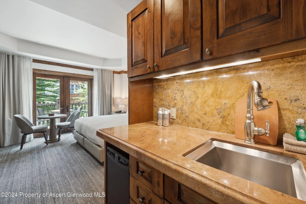 18 of 26 - 415 E Dean Street 44abc Weeks 51/52, Aspen, CO