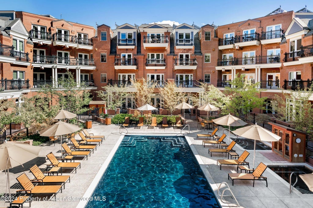 23 of 26 - 415 E Dean Street 44abc Weeks 51/52, Aspen, CO