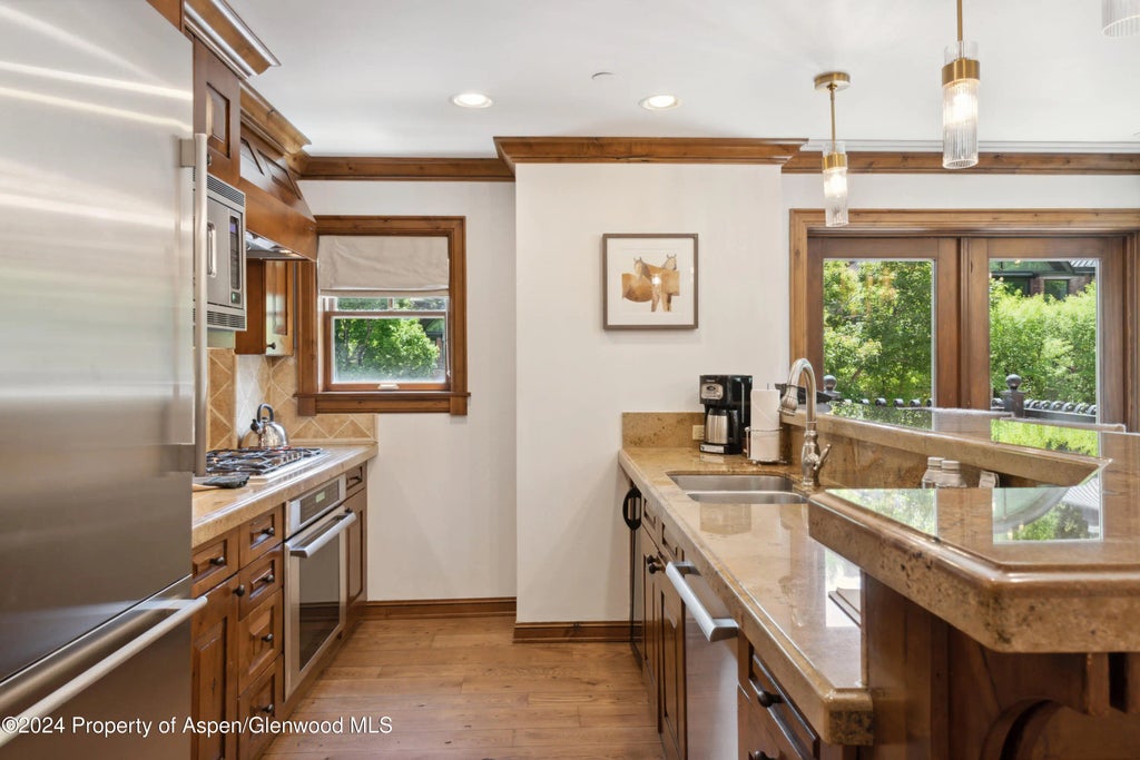 8 of 26 - 415 E Dean Street 44abc Weeks 51/52, Aspen, CO