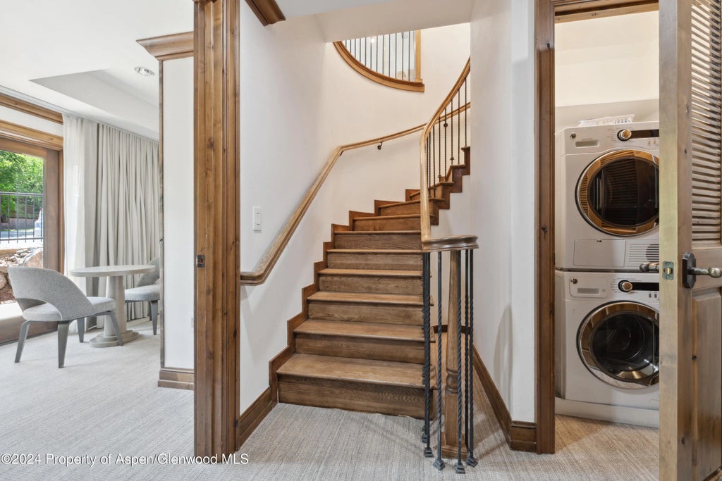 9 of 26 - 415 E Dean Street 44abc Weeks 51/52, Aspen, CO