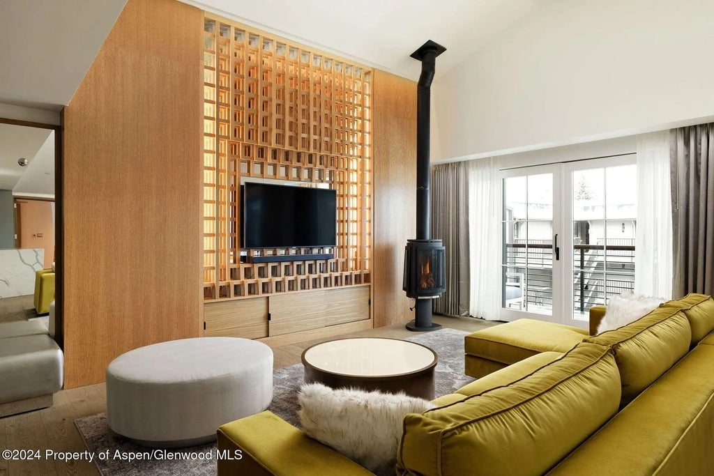 7 of 20 - 550 S Spring Street, Aspen, CO