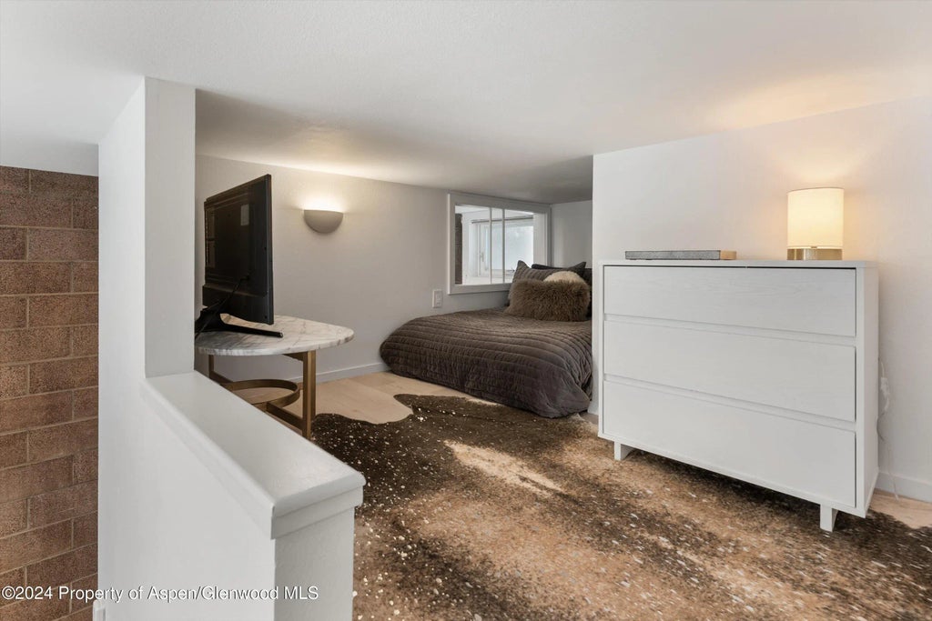 10 of 21 - 311 S Aspen Street 2, Aspen, CO