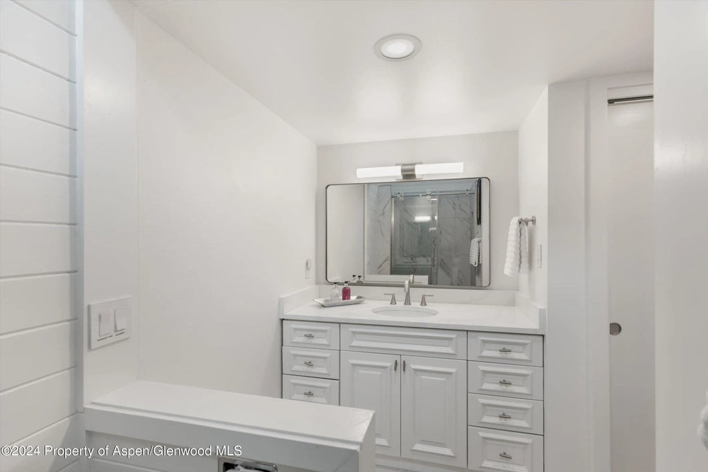 11 of 21 - 311 S Aspen Street 2, Aspen, CO