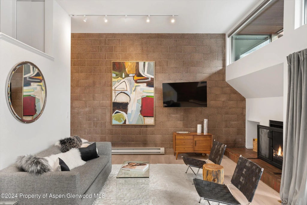 14 of 21 - 311 S Aspen Street 2, Aspen, CO
