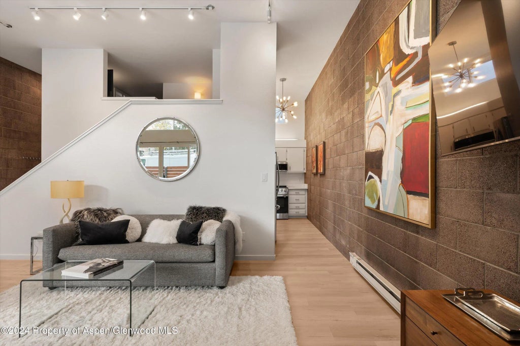 7 of 21 - 311 S Aspen Street 2, Aspen, CO