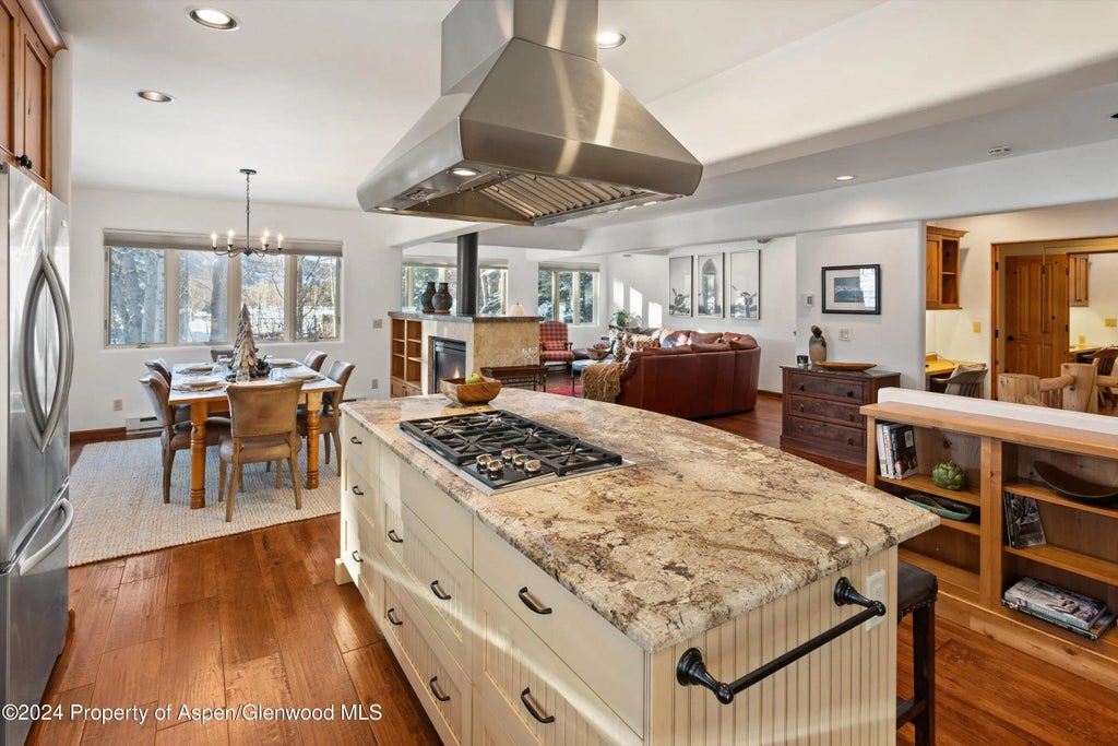 6 of 47 - 825 Cemetery Lane 2, Aspen, CO